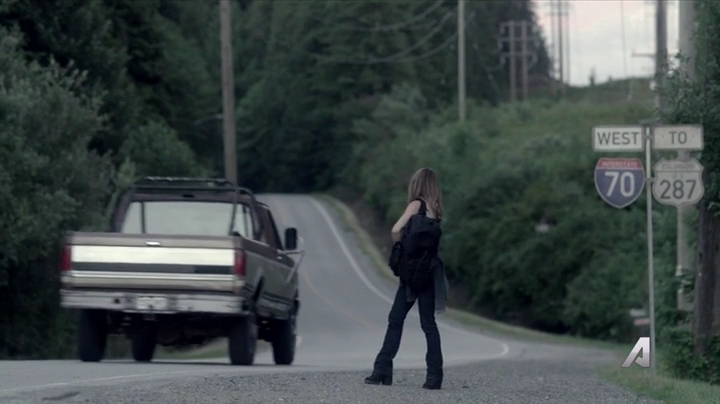 Ashley-Greene-dot-nl_Rogue4x02HowtheLightGetsIn-0355.jpg