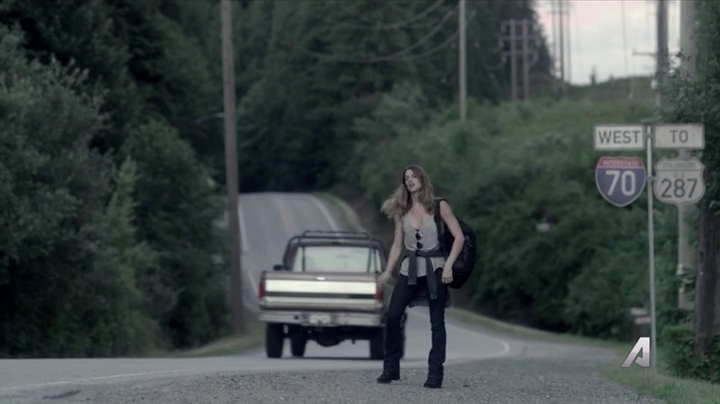 Ashley-Greene-dot-nl_Rogue4x02HowtheLightGetsIn-0356.jpg
