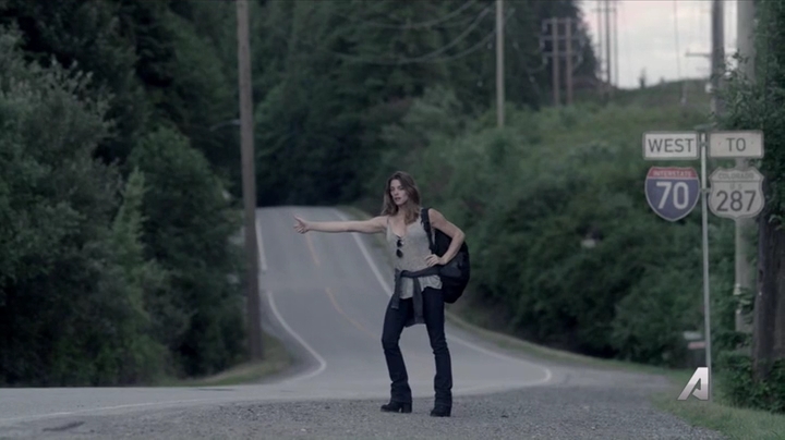 Ashley-Greene-dot-nl_Rogue4x02HowtheLightGetsIn-0365.jpg