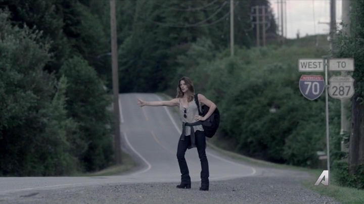 Ashley-Greene-dot-nl_Rogue4x02HowtheLightGetsIn-0366.jpg