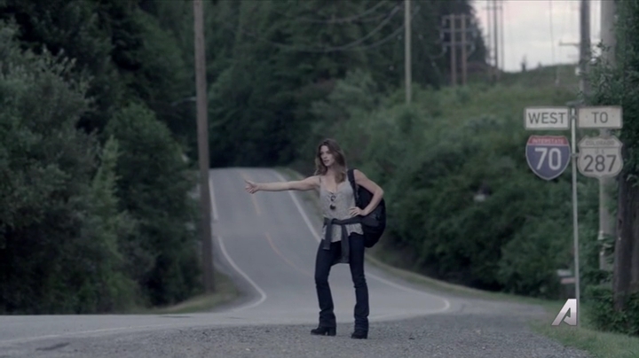 Ashley-Greene-dot-nl_Rogue4x02HowtheLightGetsIn-0367.jpg
