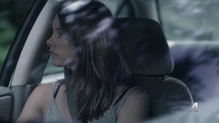Ashley-Greene-dot-nl_Rogue4x02HowtheLightGetsIn-0376.jpg