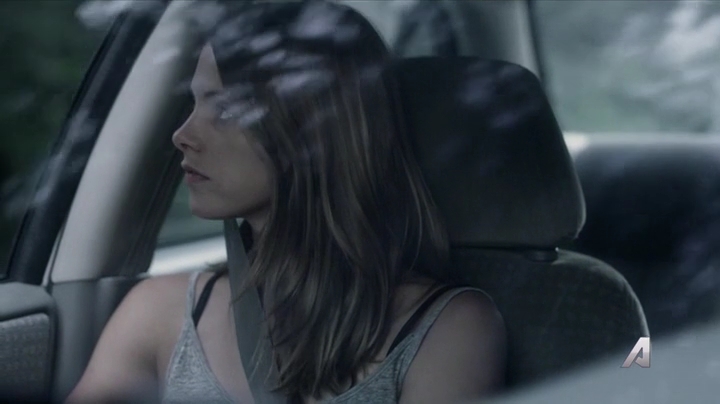Ashley-Greene-dot-nl_Rogue4x02HowtheLightGetsIn-0377.jpg