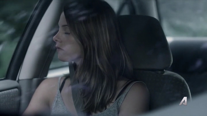 Ashley-Greene-dot-nl_Rogue4x02HowtheLightGetsIn-0378.jpg