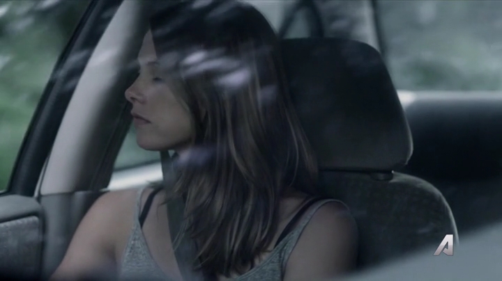 Ashley-Greene-dot-nl_Rogue4x02HowtheLightGetsIn-0379.jpg