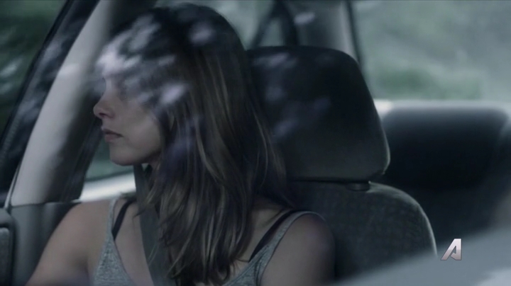 Ashley-Greene-dot-nl_Rogue4x02HowtheLightGetsIn-0381.jpg