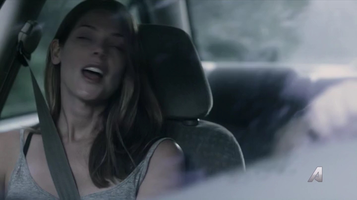 Ashley-Greene-dot-nl_Rogue4x02HowtheLightGetsIn-0400.jpg