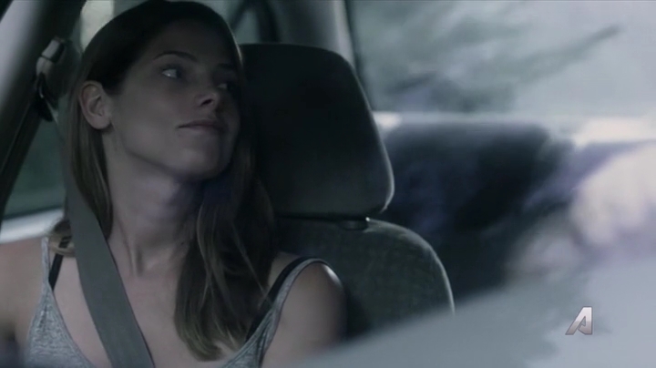 Ashley-Greene-dot-nl_Rogue4x02HowtheLightGetsIn-0402.jpg