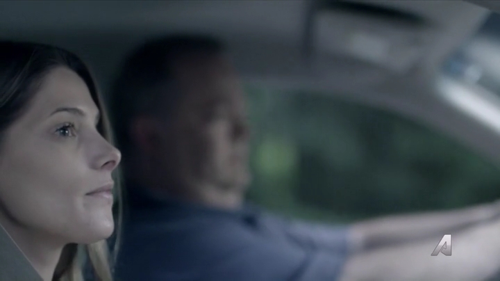 Ashley-Greene-dot-nl_Rogue4x02HowtheLightGetsIn-0416.jpg