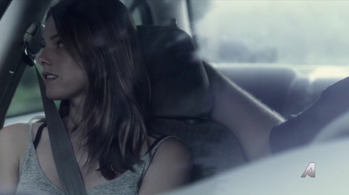Ashley-Greene-dot-nl_Rogue4x02HowtheLightGetsIn-0427.jpg