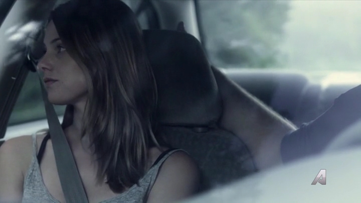 Ashley-Greene-dot-nl_Rogue4x02HowtheLightGetsIn-0429.jpg