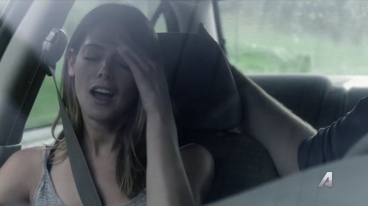 Ashley-Greene-dot-nl_Rogue4x02HowtheLightGetsIn-0443.jpg