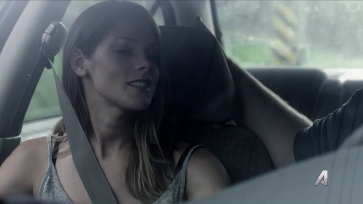 Ashley-Greene-dot-nl_Rogue4x02HowtheLightGetsIn-0445.jpg