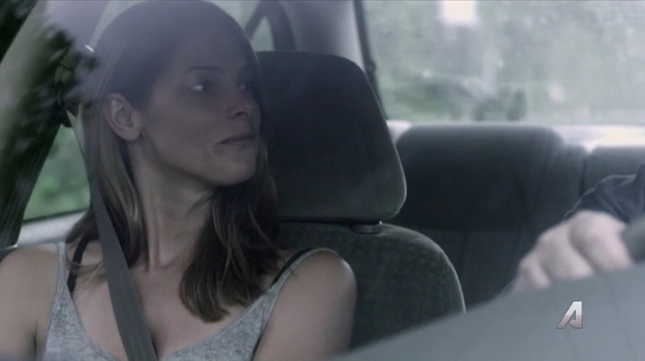 Ashley-Greene-dot-nl_Rogue4x02HowtheLightGetsIn-0456.jpg