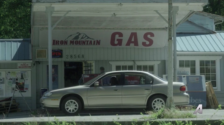 Ashley-Greene-dot-nl_Rogue4x02HowtheLightGetsIn-0483.jpg