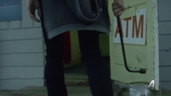 Ashley-Greene-dot-nl_Rogue4x02HowtheLightGetsIn0519.jpg