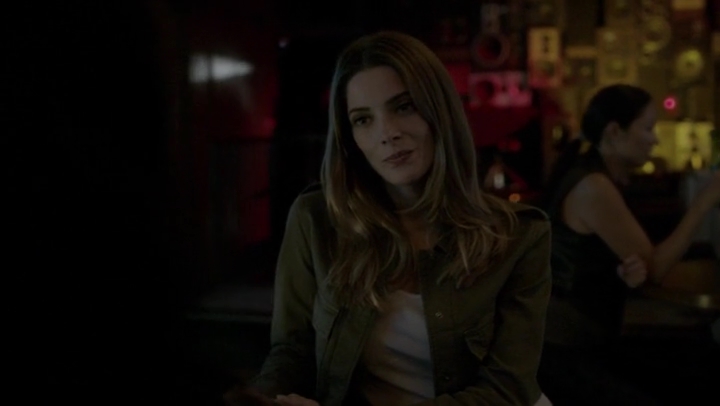 Ashley-Greene-dot-nl_Rogue-4x03LostHope0147.jpg