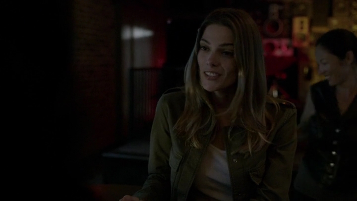 Ashley-Greene-dot-nl_Rogue-4x03LostHope0150.jpg