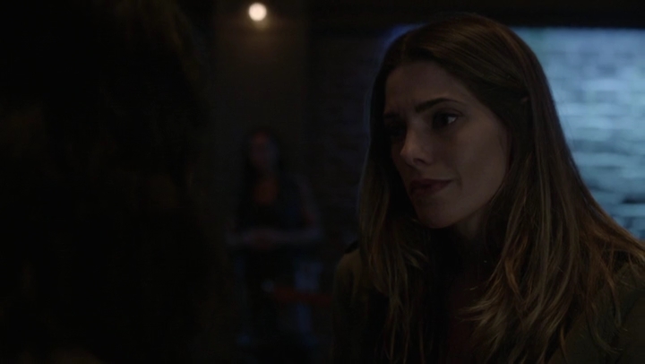 Ashley-Greene-dot-nl_Rogue-4x03LostHope0168.jpg