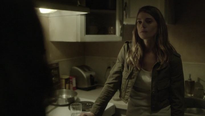 Ashley-Greene-dot-nl_Rogue-4x03LostHope0305.jpg