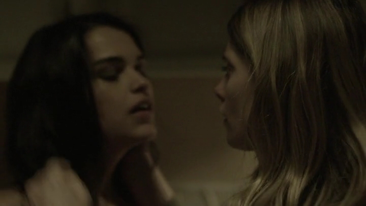 Ashley-Greene-dot-nl_Rogue-4x03LostHope0362.jpg