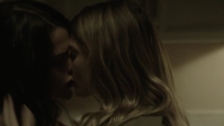 Ashley-Greene-dot-nl_Rogue-4x03LostHope0363.jpg