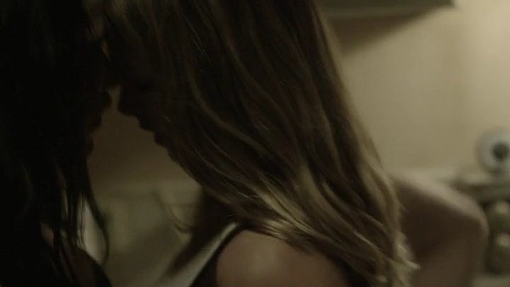 Ashley-Greene-dot-nl_Rogue-4x03LostHope0365.jpg