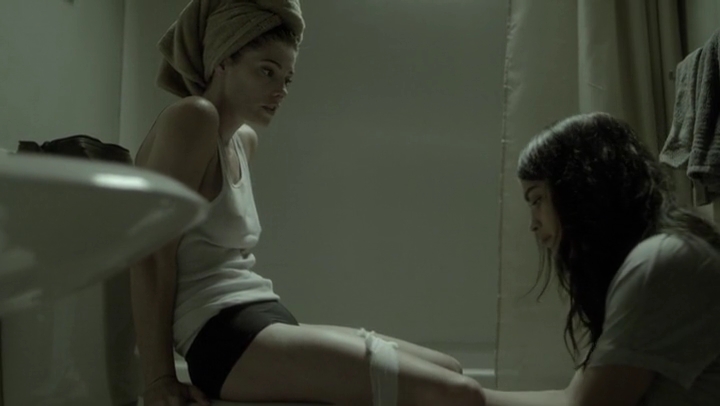 Ashley-Greene-dot-nl_Rogue-4x03LostHope0630.jpg