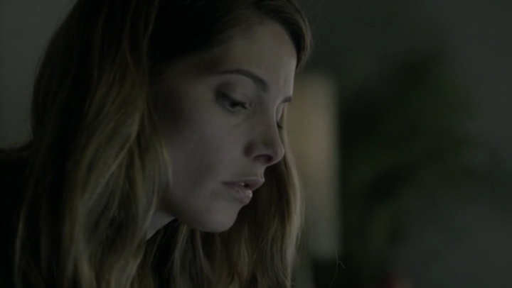 Ashley-Greene-dot-nl_Rogue-4x03LostHope1026.jpg