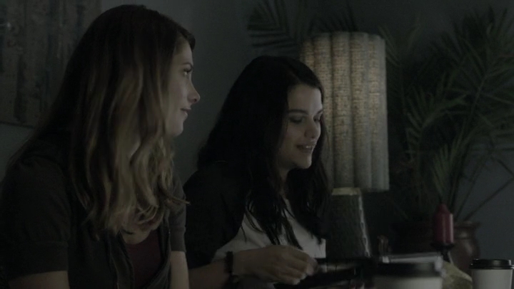 Ashley-Greene-dot-nl_Rogue-4x03LostHope1074.jpg