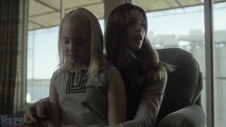 Ashley-Greene-dot-nl_Rogue-4x03LostHope3069.jpg