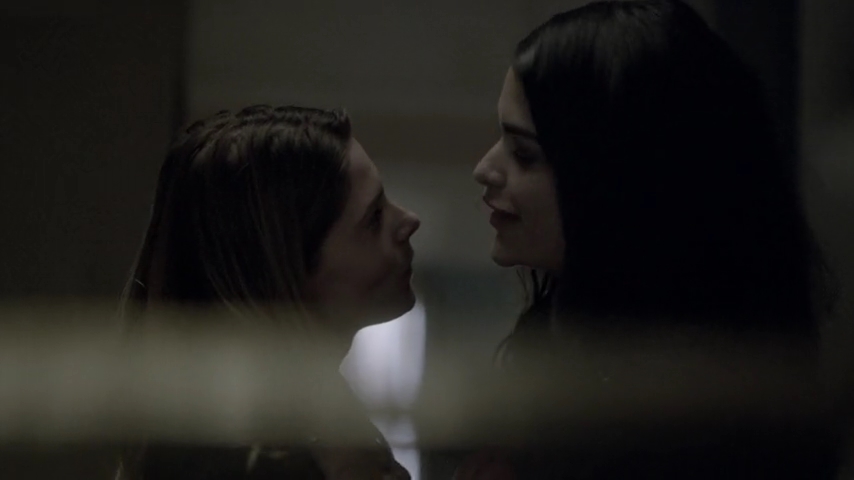 Ashley-Greene-dot-nl_Rogue4x04TheDeterminedandtheDesperate0372.jpg