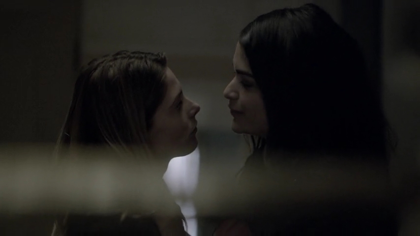Ashley-Greene-dot-nl_Rogue4x04TheDeterminedandtheDesperate0373.jpg
