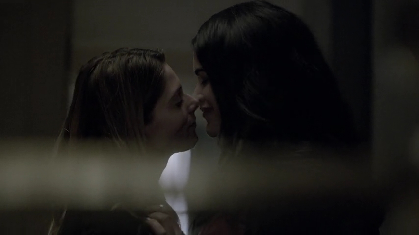 Ashley-Greene-dot-nl_Rogue4x04TheDeterminedandtheDesperate0376.jpg