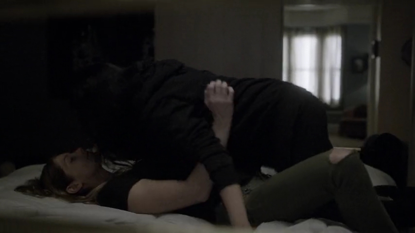 Ashley-Greene-dot-nl_Rogue4x04TheDeterminedandtheDesperate0383.jpg