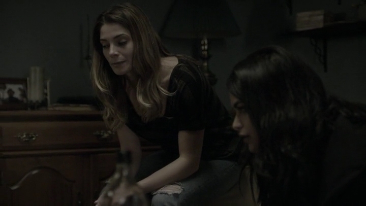 Ashley-Greene-dot-nl_Rogue4x05PoolBoy1055.jpg