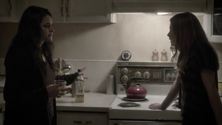 Ashley-Greene-dot-nl_Rogue4x05PoolBoy1134.jpg