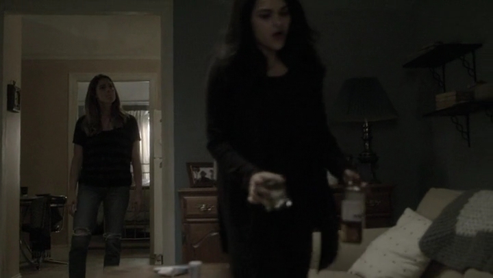 Ashley-Greene-dot-nl_Rogue4x05PoolBoy1144.jpg
