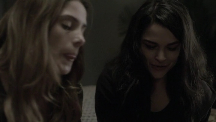 Ashley-Greene-dot-nl_Rogue4x05PoolBoy1182.jpg