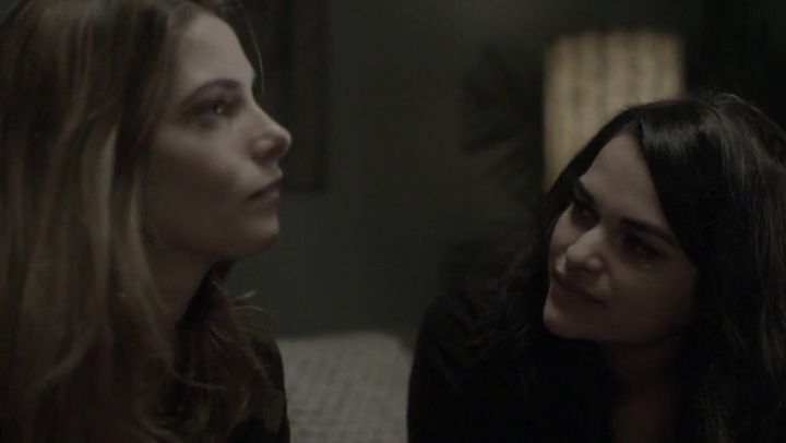 Ashley-Greene-dot-nl_Rogue4x05PoolBoy1186.jpg