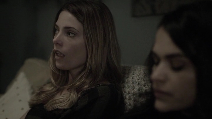 Ashley-Greene-dot-nl_Rogue4x05PoolBoy1201.jpg