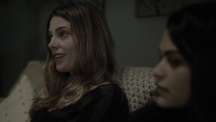 Ashley-Greene-dot-nl_Rogue4x05PoolBoy1210.jpg
