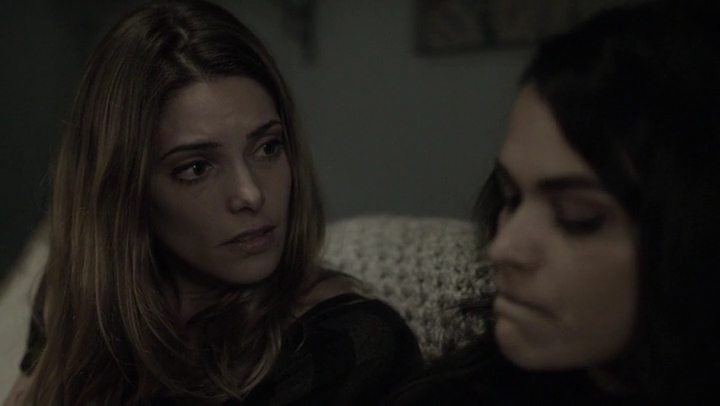 Ashley-Greene-dot-nl_Rogue4x05PoolBoy1227.jpg