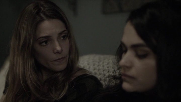 Ashley-Greene-dot-nl_Rogue4x05PoolBoy1229.jpg