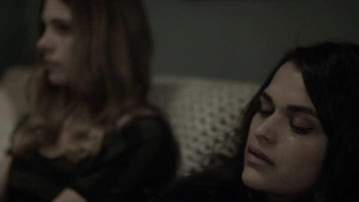 Ashley-Greene-dot-nl_Rogue4x05PoolBoy1241.jpg