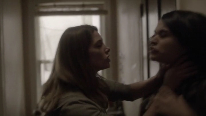 Ashley-Greene-dot-nl_Rogue4x05PoolBoy1655.jpg