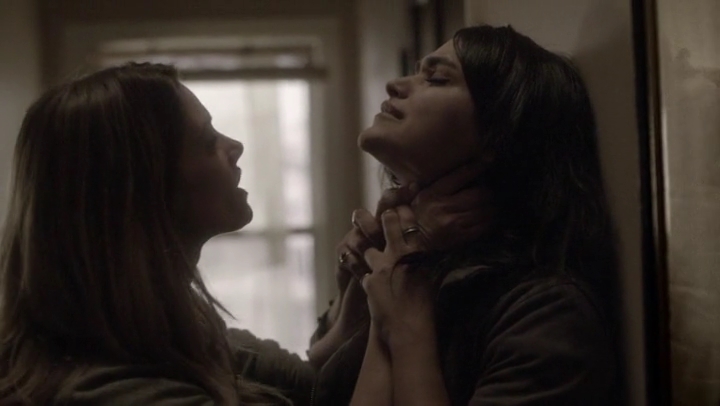 Ashley-Greene-dot-nl_Rogue4x05PoolBoy1658.jpg