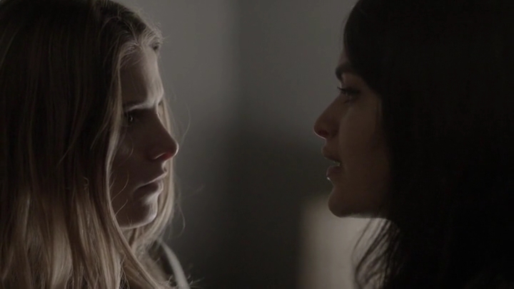 Ashley-Greene-dot-nl_Rogue4x05PoolBoy1710.jpg