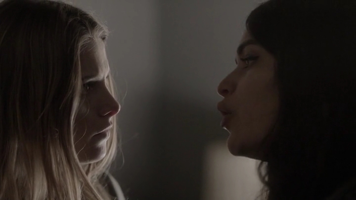 Ashley-Greene-dot-nl_Rogue4x05PoolBoy1711.jpg