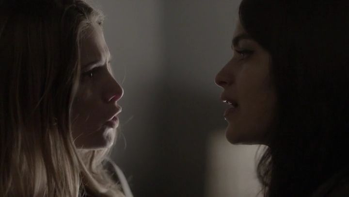 Ashley-Greene-dot-nl_Rogue4x05PoolBoy1713.jpg
